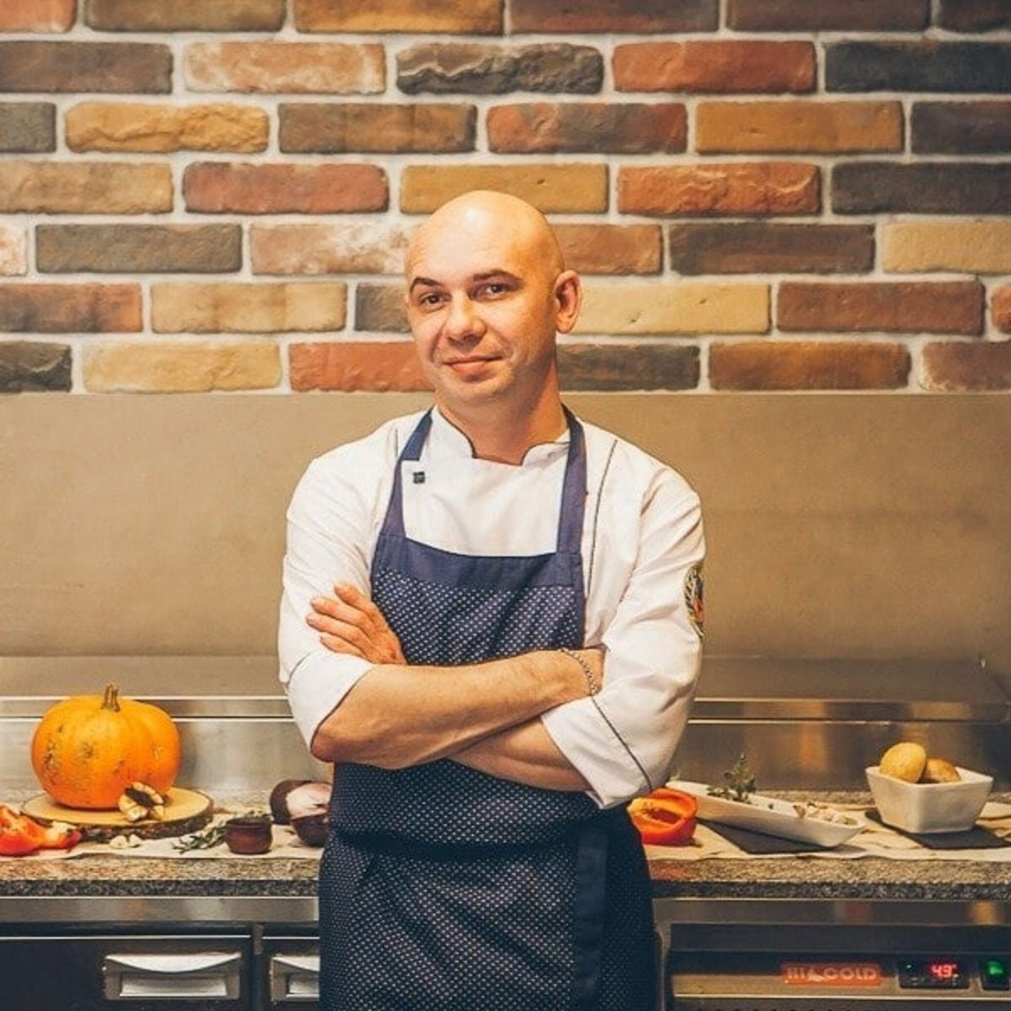 Шеф повар барнаул. Евгений петенев повар барнаул. Шеф повар барнаул. Ресторан барнаул шеф повар. Шефер кулинар алексей барнаул шеф повар.