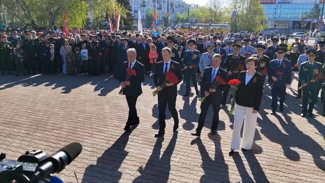 Цветы к Мемориалу Славы возложили 9 мая в Барнауле - Телевидение Алтайского края Катунь 24, 09.05.2024