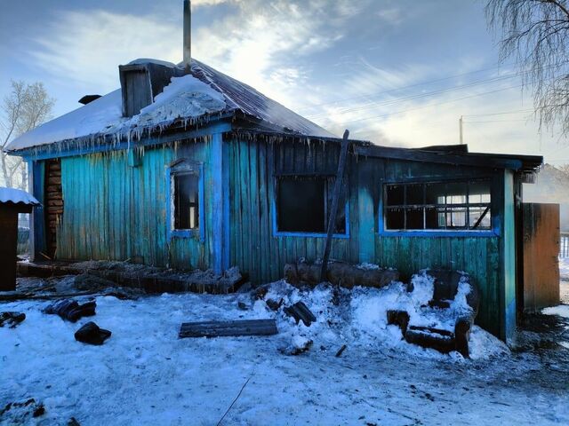 «Не нашел в дыму»: ребенок погиб при пожаре в доме многодетной семьи из Алтайского края - Телевидение Алтайского края Катунь 24, 27.12.2024