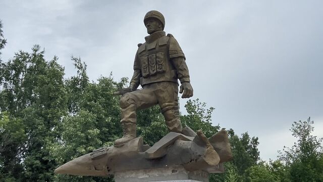 Памятник бойцам, погибшим в зоне специальной военной операции, установили в Родино - Телевидение Алтайского края Катунь 24, 25.06.2025