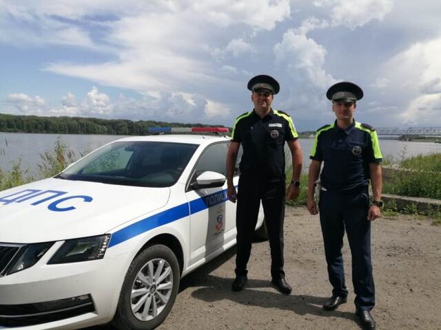 Сотрудники ГАИ спасли автоледи с приступом эпилепсии в Камне-на-Оби - Телевидение Алтайского края Катунь 24, 03.07.2025