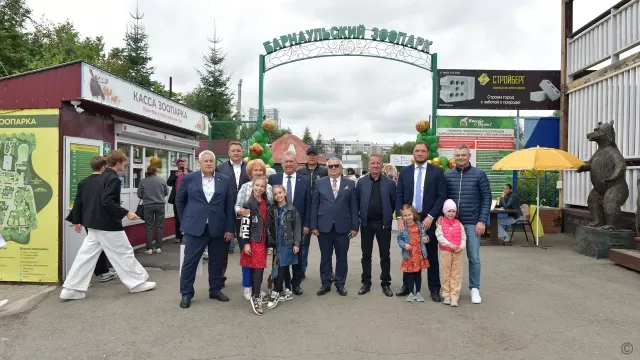 Барнаульский зоопарк отметил 15-летие - Телевидение Алтайского края Катунь 24, 09.08.2025