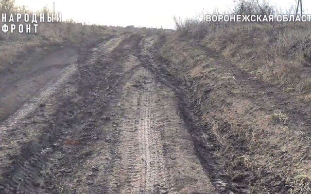 Через суд прокуратура потребовала обустроить чудовищную дорогу в воронежском поселке - Обозреватель.Врн, 27.04.2025