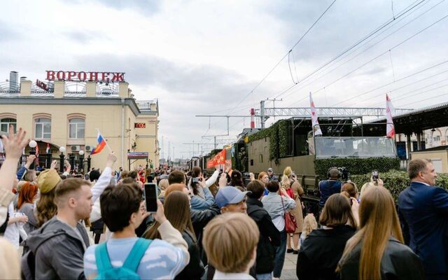 Рекордное количество человек пришло на боевой спецпоезд в Воронеже - Обозреватель.Врн, 09.05.2025