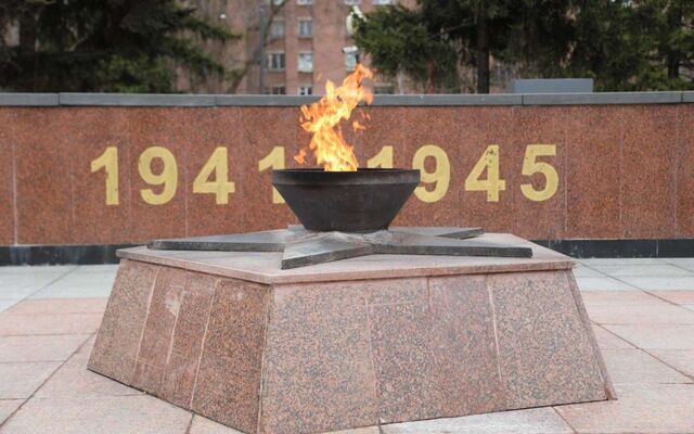 Странный мужчина потушил Вечный огонь у мемориала «Памятник Славы» в Воронеже - Обозреватель.Врн, 16.05.2025