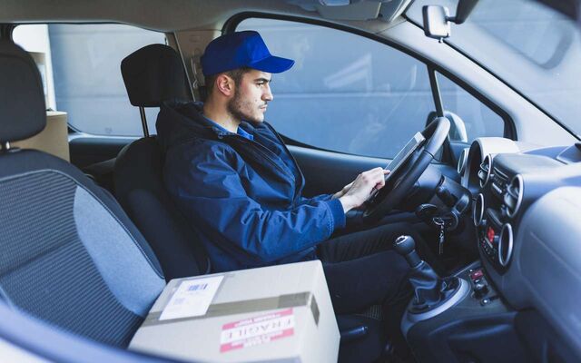 Почти 200 тысяч может зарабатывать водитель-курьер в Воронеже - Обозреватель.Врн, 02.11.2025