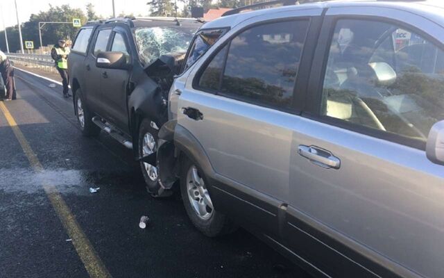 Человека зажало в машине при столкновении двух иномарок в Воронеже - Обозреватель.Врн, 03.11.2025