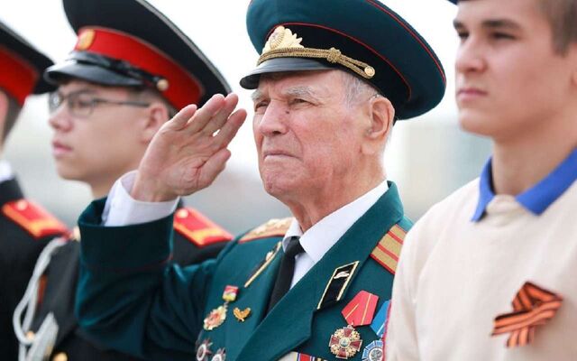 Сергей Петрин поздравил со 101-м днем рождения Почетного гражданина Воронежа Николая Борисова Сергей Петрин поздравил со 101-м днем рождения Почетного гражданина Воронежа Николая Борисова - Обозреватель.Врн, 03.11.2025