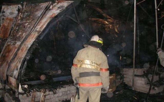 Найдены два тела: почти 4 часа тушили частный дом пожарные в воронежском селе - Обозреватель.Врн, 08.11.2025