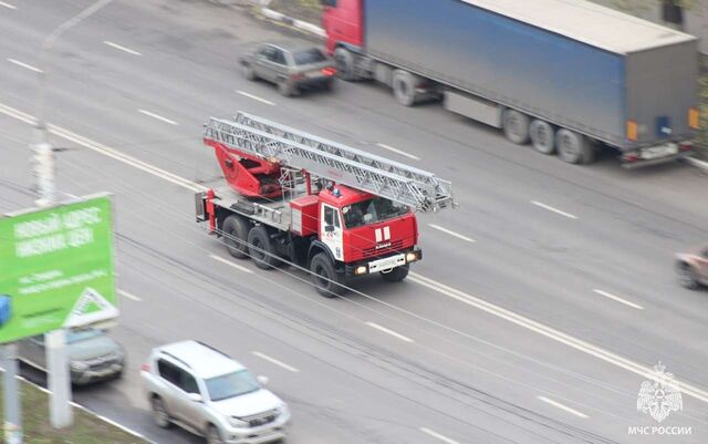 Балкон загорелся на 8 этаже многоэтажки в Воронеже Балкон загорелся на 8 этаже многоэтажки в Воронеже - Обозреватель.Врн, 08.11.2025