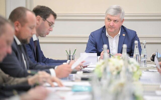 Мэр Сергей Петрин рассказал губернатору о результатах реформы воронежских комбинатов благоустройства Мэр Сергей Петрин рассказал губернатору о результатах реформы воронежских комбинатов благоустройства - Обозреватель.Врн, 12.11.2025