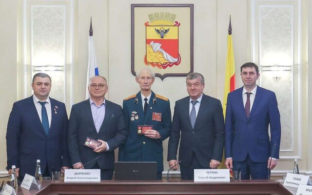 Мэр Воронежа Сергей Петрин: «Быть примером для наших детей и внуков учат нас ветераны» - Обозреватель.Врн, 14.11.2025