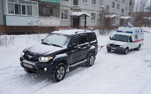 Машина скорой помощи застряла в одном из воронежских ЖК - Обозреватель.Врн, 22.02.2026
