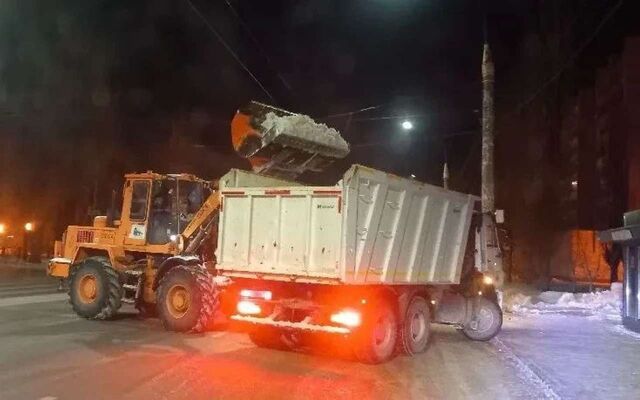 Коммунальщики за ночь вывезли более 6,4 тысячи кубометров снега с улиц Воронежа - Обозреватель.Врн, 22.02.2026
