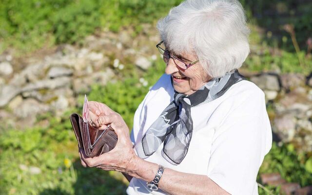 Ежемесячную надбавку за уход получают более 103 тысяч воронежских пенсионеров - Обозреватель.Врн, 26.02.2026