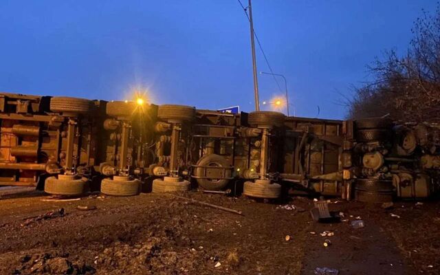 Водитель тягача Scania попал в больницу после ДТП с КамАЗом в Воронежской области - Обозреватель.Врн, 19.03.2026