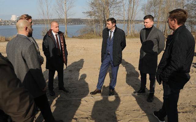 Сергей Петрин обсудил благоустройство набережной Артамонова с жителями Воронежа - Обозреватель.Врн, 17.04.2026