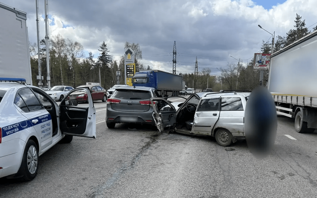 Двое человек попали в больницу после ДТП с КамАЗом в Воронеже - Обозреватель.Врн, 22.04.2026
