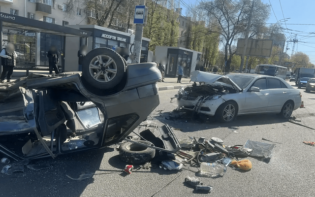Пятеро человек пострадали в ДТП с опрокидыванием в Воронеже - Обозреватель.Врн, 05.05.2026