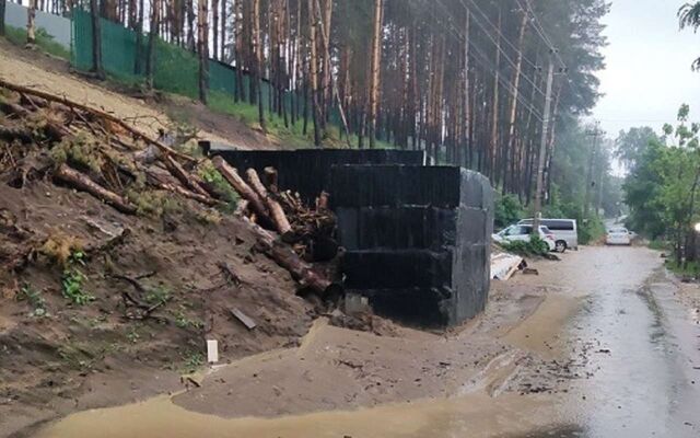 Селевой поток вновь завалил песком дорогу в Ямном под Воронежем - Обозреватель.Врн, 24.05.2026