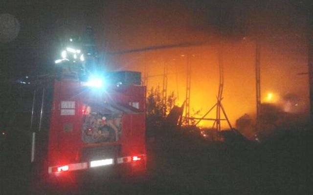 Ночной пожар уничтожил 250 тюков сена в Воронежской области - Обозреватель.Врн, 25.07.2026