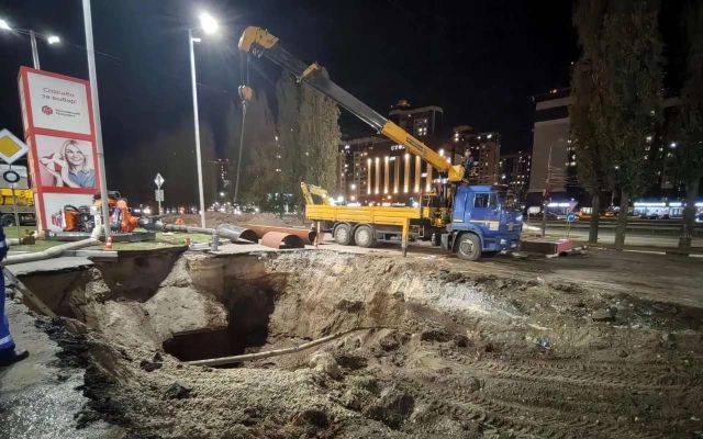 Еще 6 м поврежденного коллектора заменили на Московском проспекте Воронежа - Обозреватель.Врн, 24.10.2026