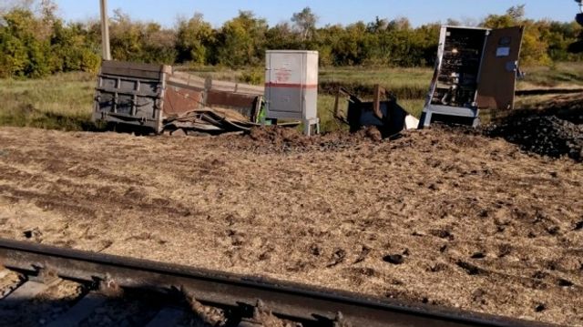 На переезде между станциями Поспелиха и Шипуново грузовик выехал на рельсы перед поездом с вагоном-дефектоскопом. - Алтапресс, 12.09.2026