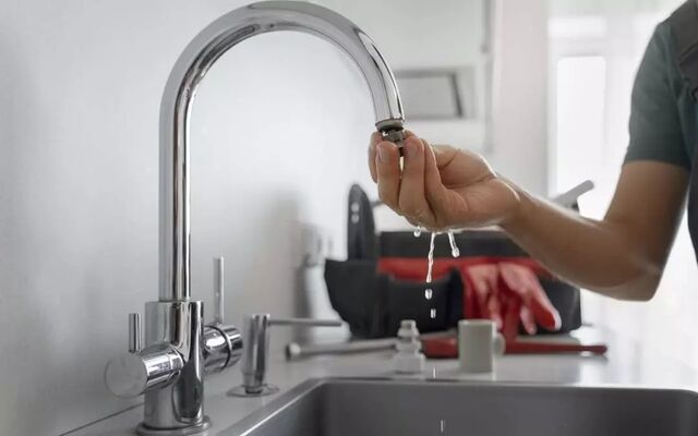 Без воды остались сотни домов частного сектора в микрорайоне ВАИ из-за повреждения на водоводе диаметром 150 мм по улице Циолковского, 42. - Обозреватель.Врн, 28.03.2026