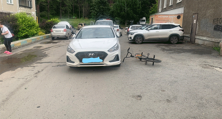 В Миассе 11-летняя велосипедистка попала в больницу, столкнувшись с иномаркой во дворе - Агенство новостей Доступ, 30.06.2025