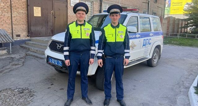 На Южном Урале полицейские вынесли потерявшего сознание мужчину из пожара - Агенство новостей Доступ, 28.04.2026