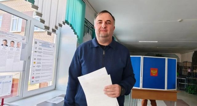 Председатель Заксобрания Челябинской области проголосовал вместе с сыном в третий день выборов - Агенство новостей Доступ, 20.09.2026