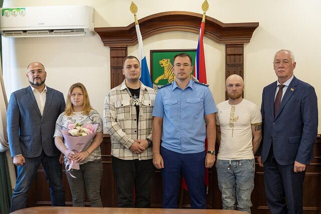 Во Владивостоке еще трое детей-сирот получили ключи от квартир - PRIMPRESS, 29.09.2023