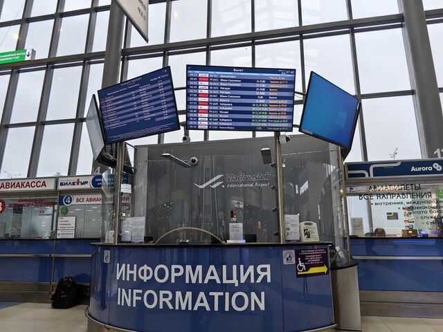 Сотни приморцев ждут свои рейсы в аэропорту Владивостока - PRIMPRESS, 27.07.2024