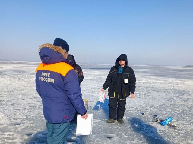 Во Владивостоке ежедневно проходят рейды на рыбаков - PRIMPRESS, 02.01.2025