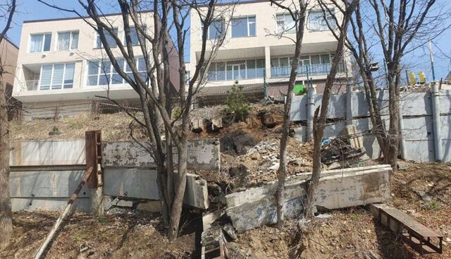 Обошлось без жертв. Прокуратура взялась за обрушение подпорной стены во Владивостоке - PRIMPRESS, 21.04.2025