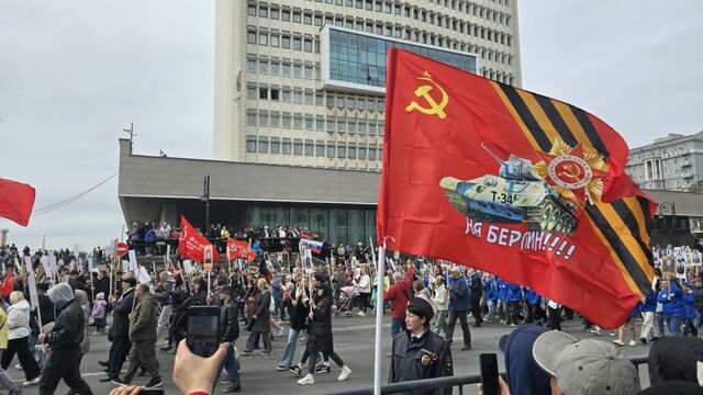 Во Владивостоке с размахом прошел военный парад в честь 80-летия Победы - PRIMPRESS, 09.05.2025