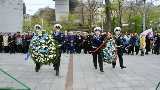 80-летие Победы во Владивостоке началось с церемонии у Памятника морякам торгового флота - PRIMPRESS, 09.05.2025