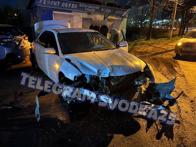 Пьяные подростки разбили седан о Subaru XV во Владивостоке - PRIMPRESS, 10.05.2025