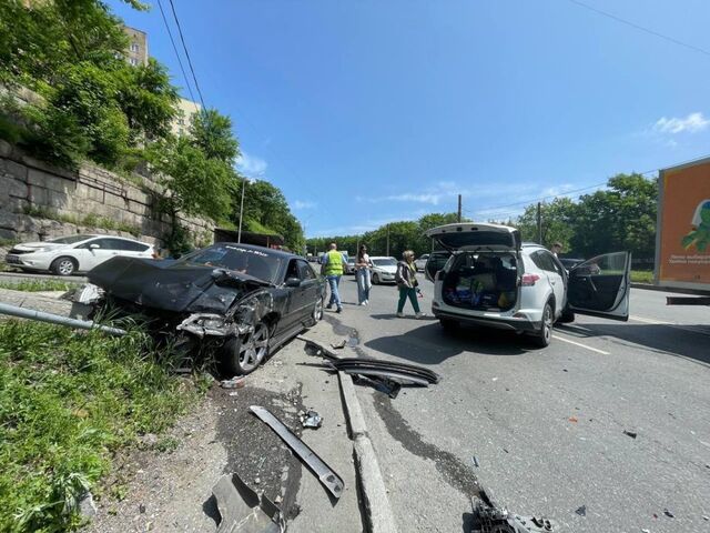 «А „Марк” был хороший». Два человека пострадали в жестком ДТП во Владивостоке - PRIMPRESS, 12.06.2025