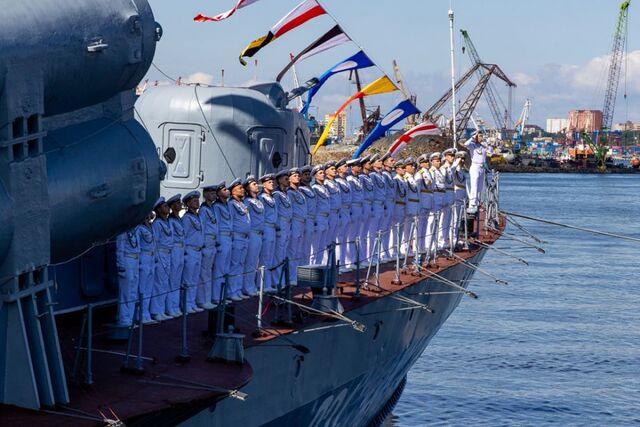 Парад кораблей и салют на День ВМФ во Владивостоке отменены. Остался долгий-долгий концерт - PRIMPRESS, 15.07.2025