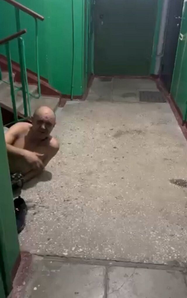 «Это мой дом! Я вложил два миллиона!»: во Владивостоке неадекват ломился в чужую квартиру - PRIMPRESS, 31.07.2025