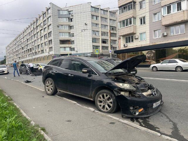 «Доброе» субботнее утро: в центре Владивостока две иномарки устроили ДТП - PRIMPRESS, 13.09.2025