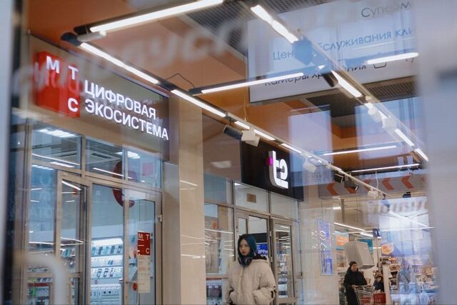 Чёрно-красная сотня: Т2 и МТС откроют 100 совместных салонов - PRIMPRESS, 24.10.2025