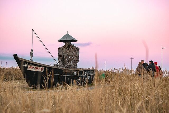 «Рыбак в лодке» теперь украшает мыс Ахлёстышева во Владивостоке - PRIMPRESS, 28.10.2025