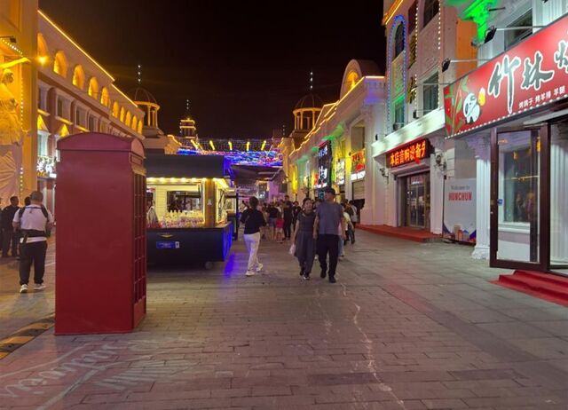 Туристы в Суйфэньхэ столкнулись с агрессивными продавцами: отказ от покупки обернулся конфликтом Туристы в Суйфэньхэ столкнулись с агрессивными продавцами: отказ от покупки обернулся конфликтом - PRIMPRESS, 31.10.2025