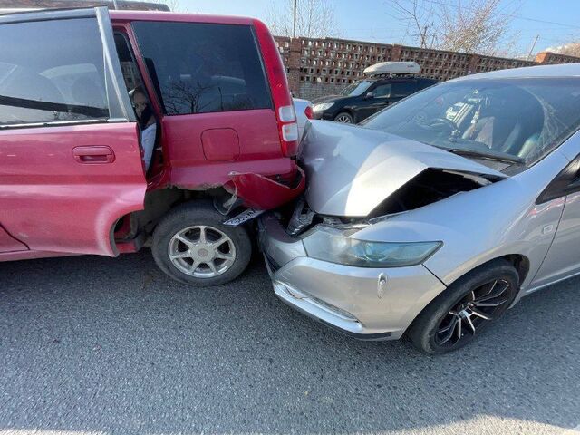 Во Владивостоке «Газель» запустила цепочку столкновений с легковушками - PRIMPRESS, 06.11.2025