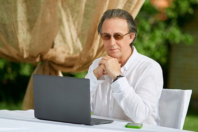 Приморцы старше 55 лет попались в нейросети Приморцы старше 55 лет попались в нейросети - PRIMPRESS, 07.11.2025