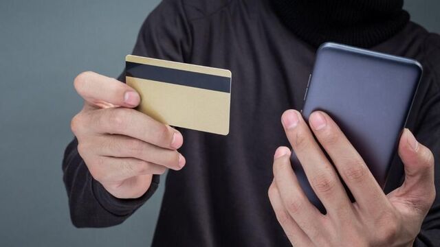 В Уссурийске задержан пассажир, похитивший деньги со счета таксиста - PRIMPRESS, 16.11.2025