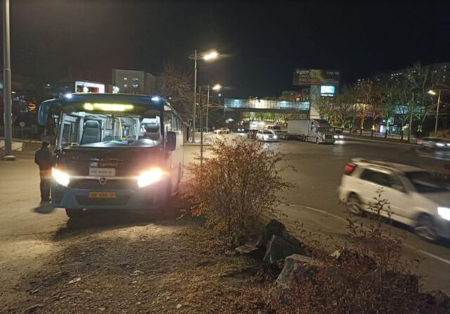 Двое пассажиров получили травмы в автобусах во Владивостоке - PRIMPRESS, 18.11.2025