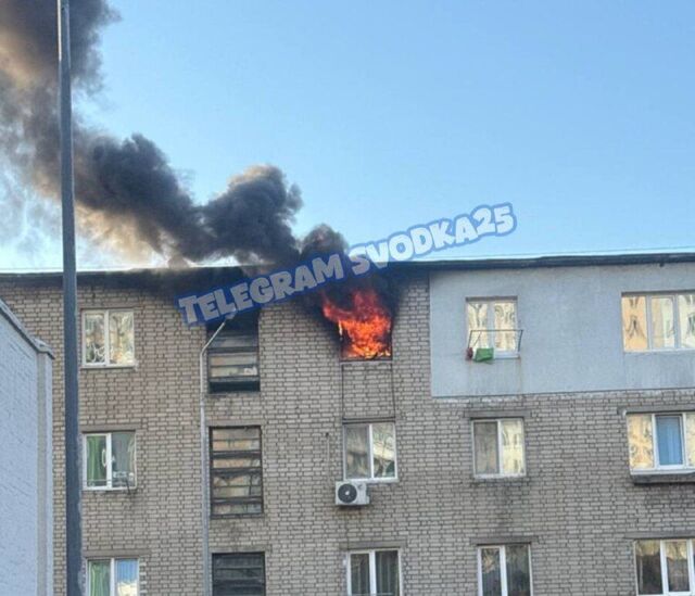 Мощный пожар унес жизнь человека во Владивостоке - PRIMPRESS, 18.11.2025